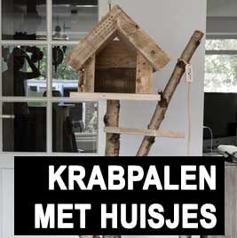 Categorie overzicht. Krabpalen van hout met huisjes.